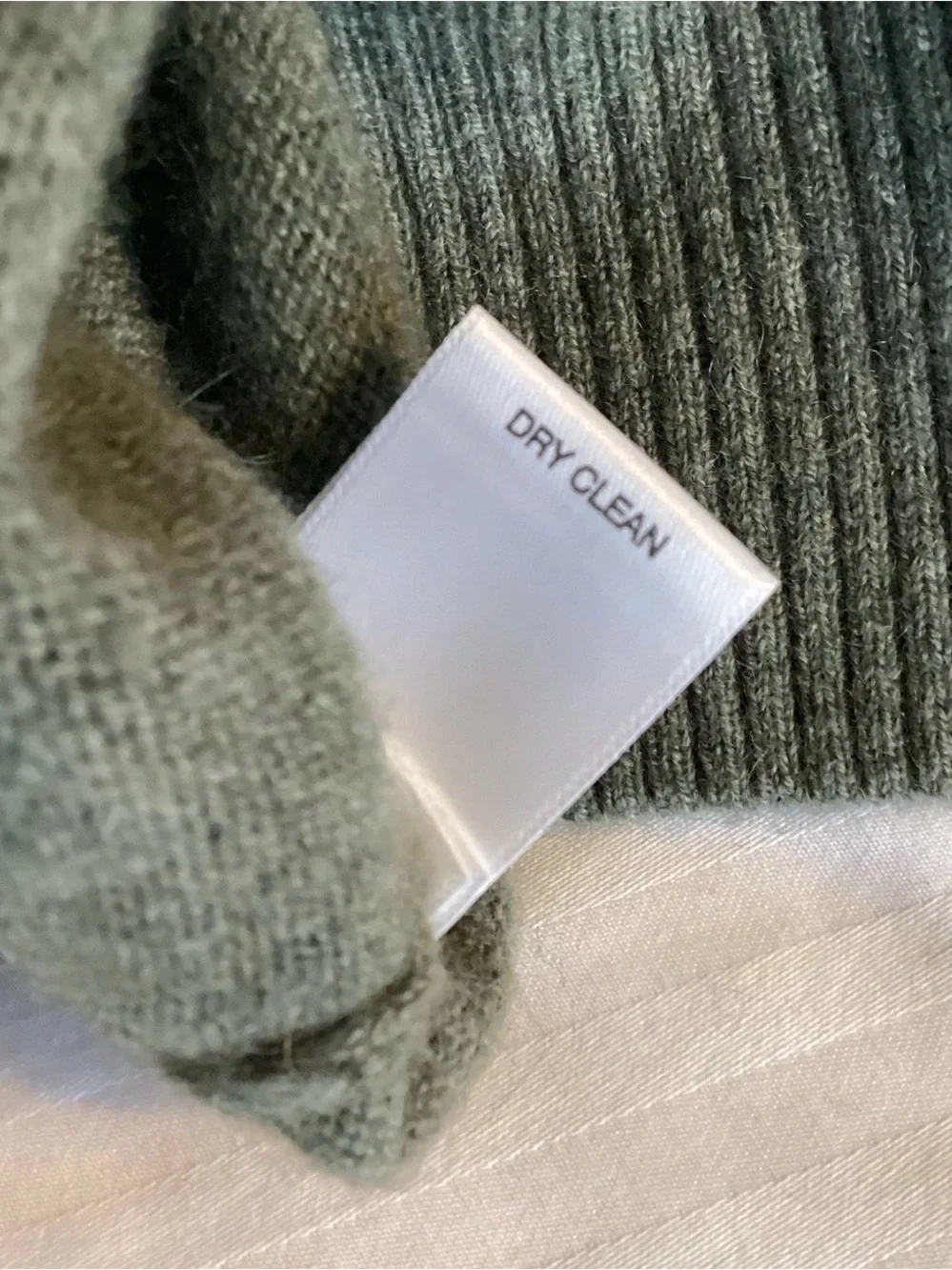 Men’s Luxury Cashmere Cremieux VNeck Sweater L